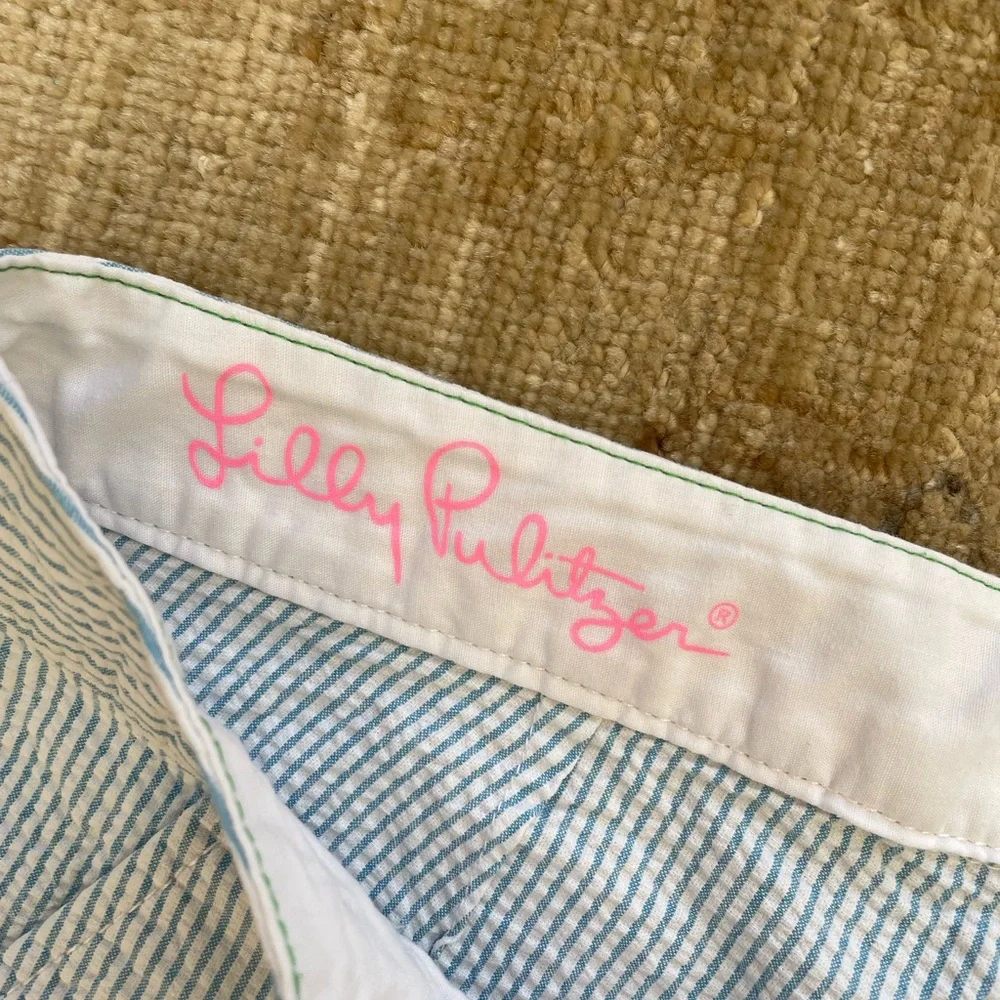 Lilly Pulitzer seersucker light blue scalloped edge shorts size 00. - Picture 4 of 12